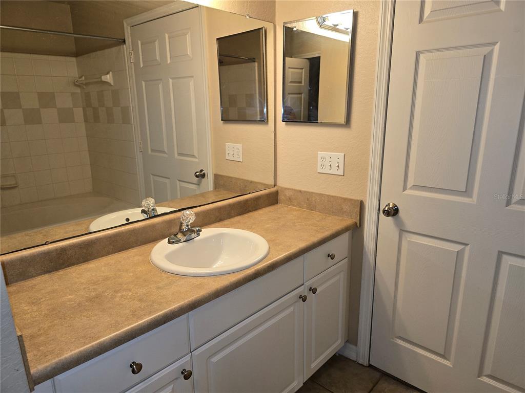 5601 Rosehill Road, Unit 203 Sarasota, FL 34233 - Photo 25 of 39