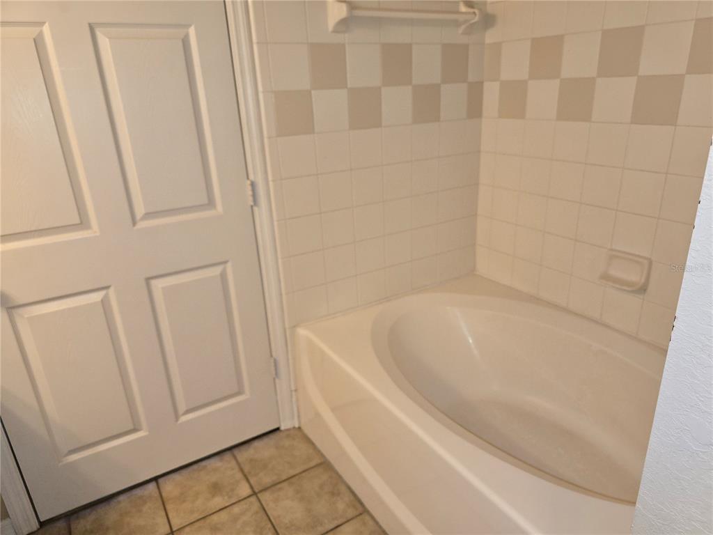 5601 Rosehill Road, Unit 203 Sarasota, FL 34233 - Photo 26 of 39