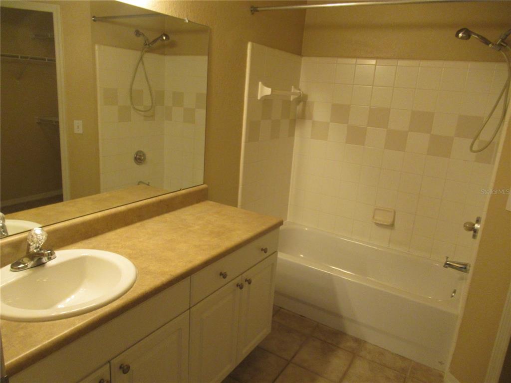 5601 Rosehill Road, Unit 203 Sarasota, FL 34233 - Photo 4 of 39