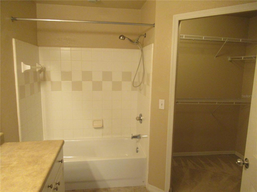 5601 Rosehill Road, Unit 203 Sarasota, FL 34233 - Photo 9 of 39