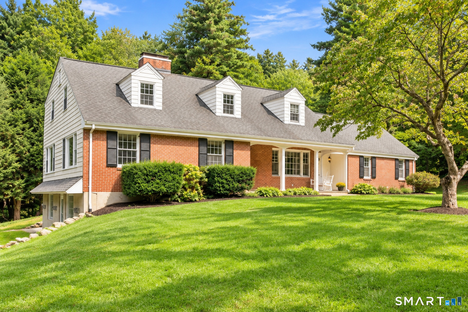 16 Oakhurst Road Simsbury, CT 06070 - Photo 1 of 40 Gallery Image 1
