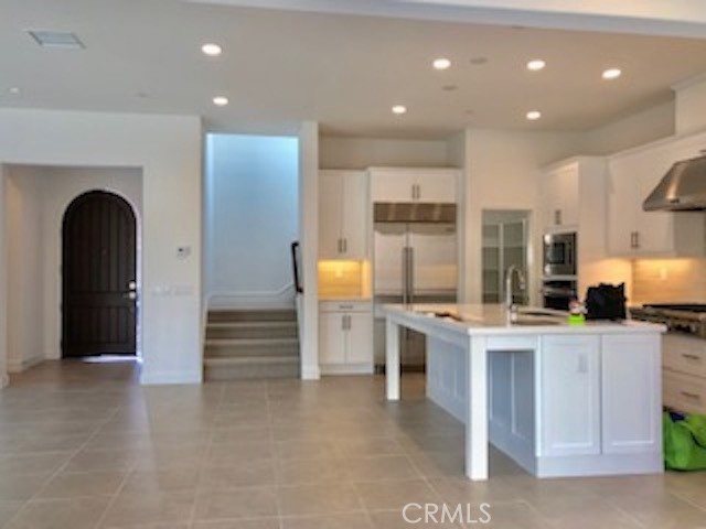 67 Tundra Irvine, CA 92602 - Photo 10 of 30 a view of kitchen with table and chairs