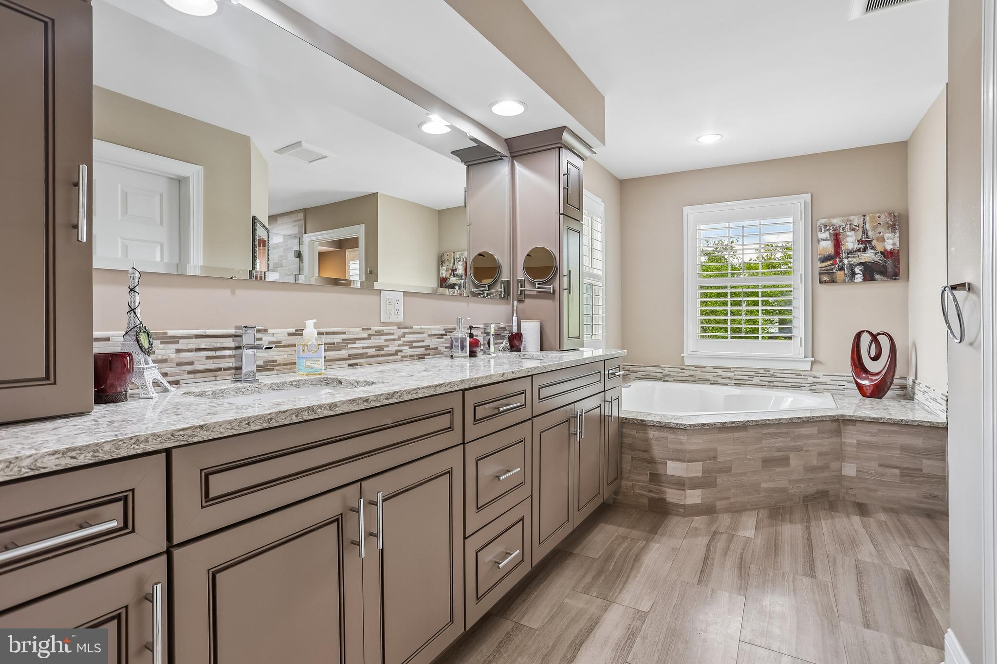 21 Brookwood Road Mount Laurel, NJ 08054 - Photo 32 of 76 Master Bathroom