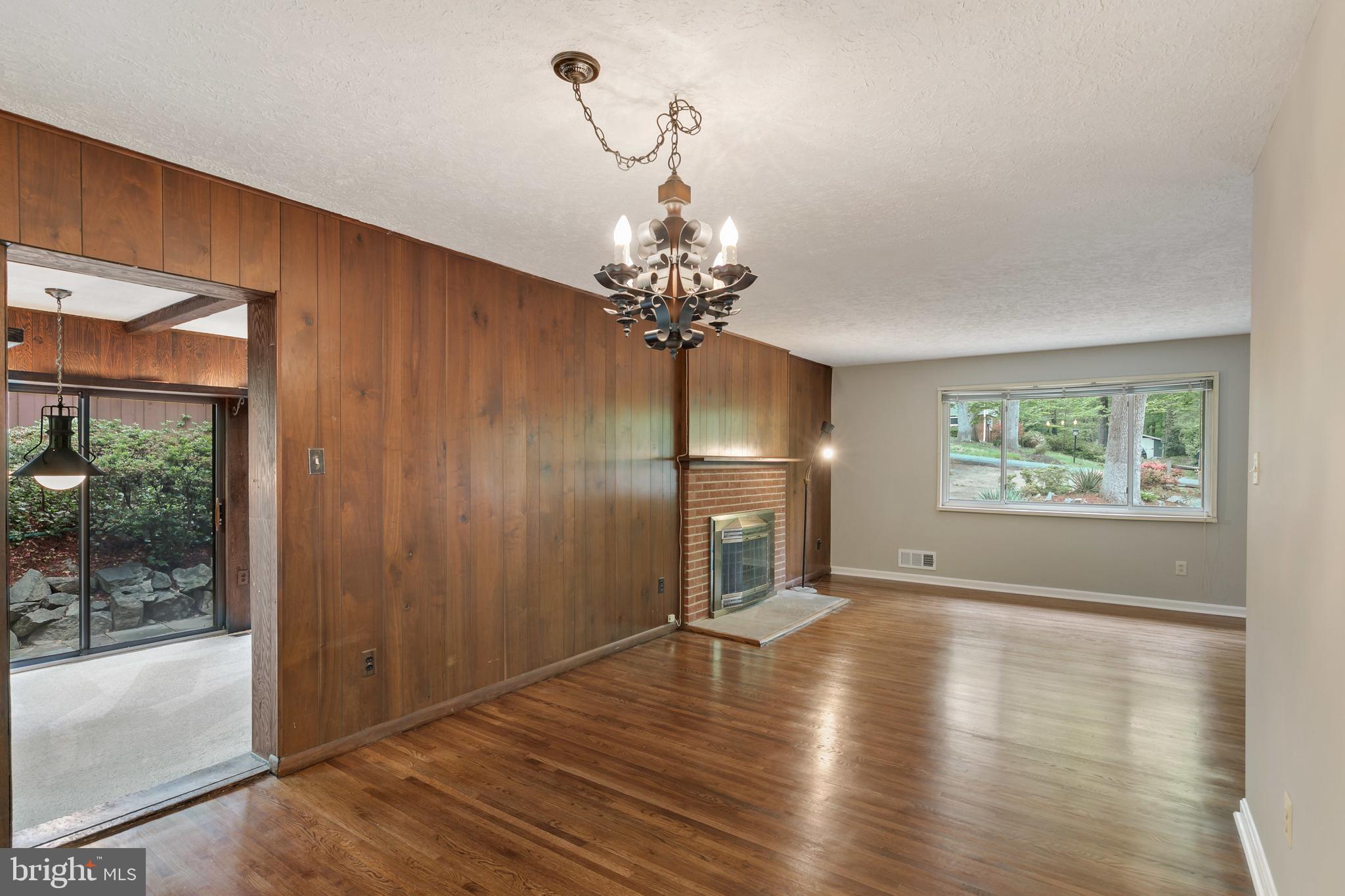 7200 Tanager Street Springfield, VA 22150 - Photo 5 of 36 Living/Dining
