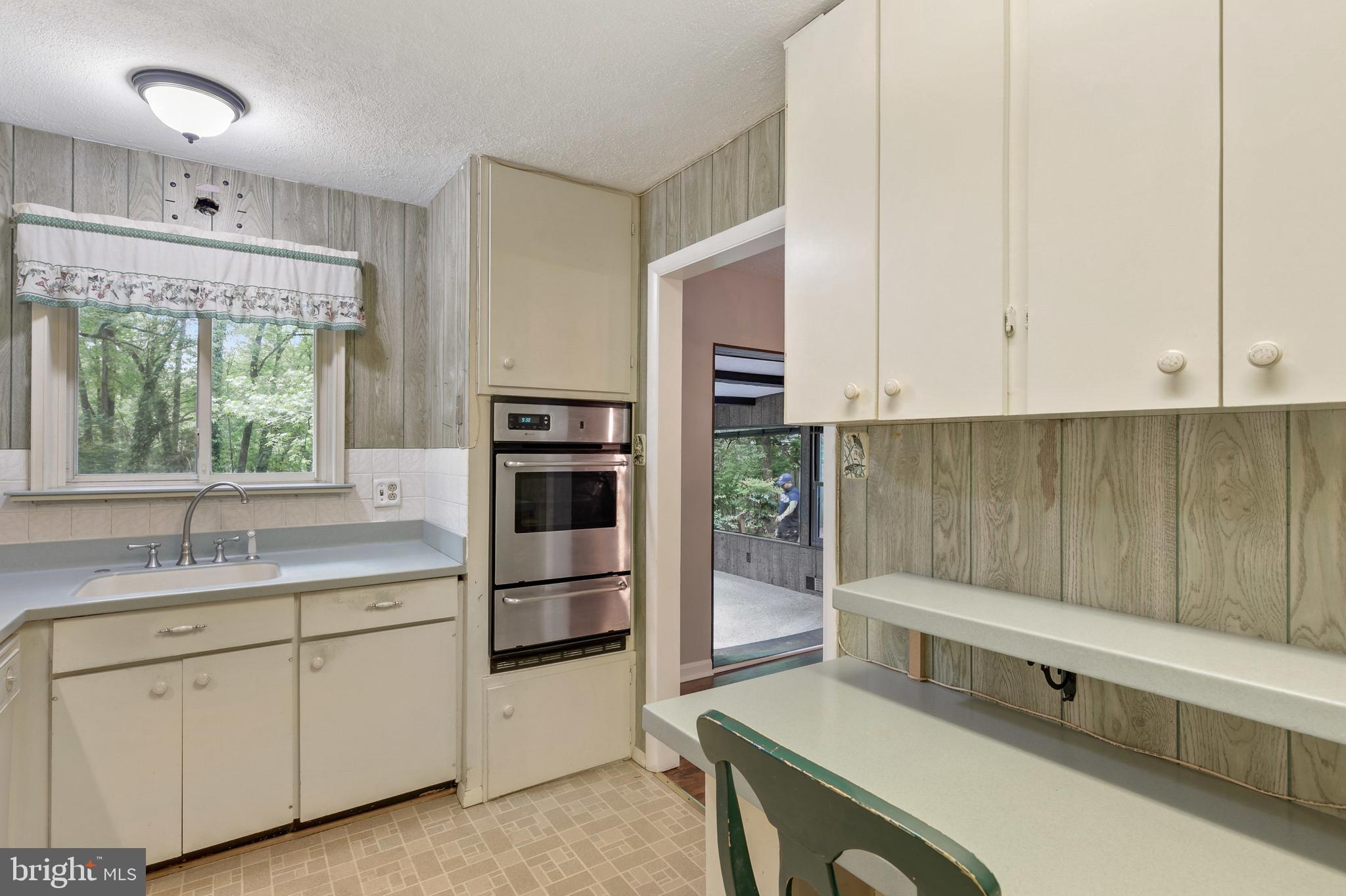 7200 Tanager Street Springfield, VA 22150 - Photo 7 of 36 Kitchen