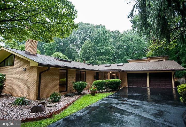 3156 Holmes Run Road Falls Church, VA 22042 - Photo 1 of 30 Exterior (Front)