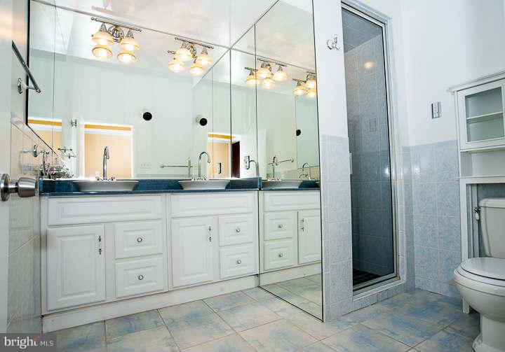 3156 Holmes Run Road Falls Church, VA 22042 - Photo 14 of 30 Bath (Master)