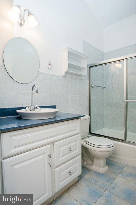 3156 Holmes Run Road Falls Church, VA 22042 - Photo 16 of 30 Bath