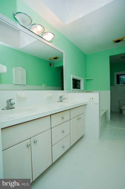 3156 Holmes Run Road Falls Church, VA 22042 - Photo 20 of 30 Bath (Master)