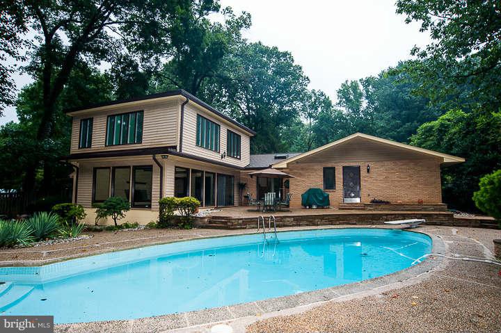 3156 Holmes Run Road Falls Church, VA 22042 - Photo 2 of 30 Exterior (General)