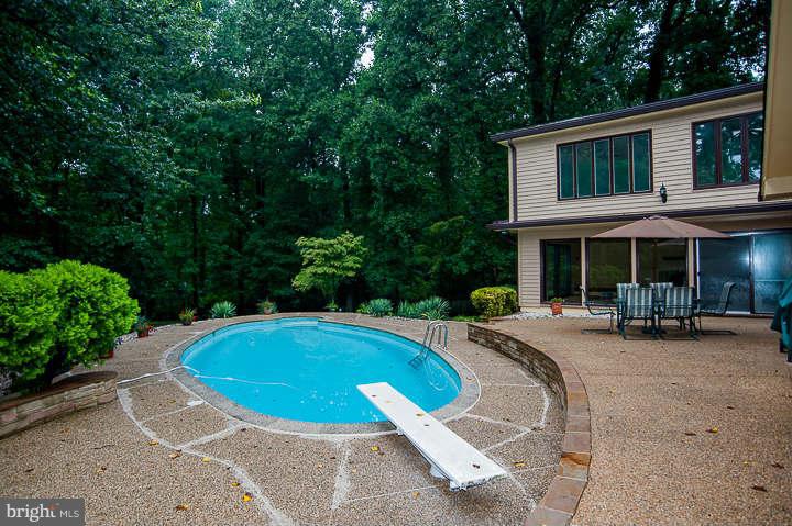 3156 Holmes Run Road Falls Church, VA 22042 - Photo 22 of 30 Exterior (Rear)