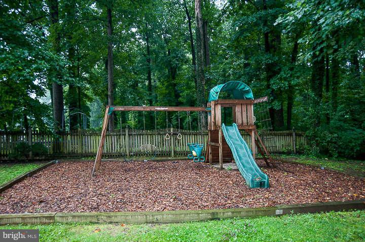 3156 Holmes Run Road Falls Church, VA 22042 - Photo 24 of 30 Exterior (Rear)