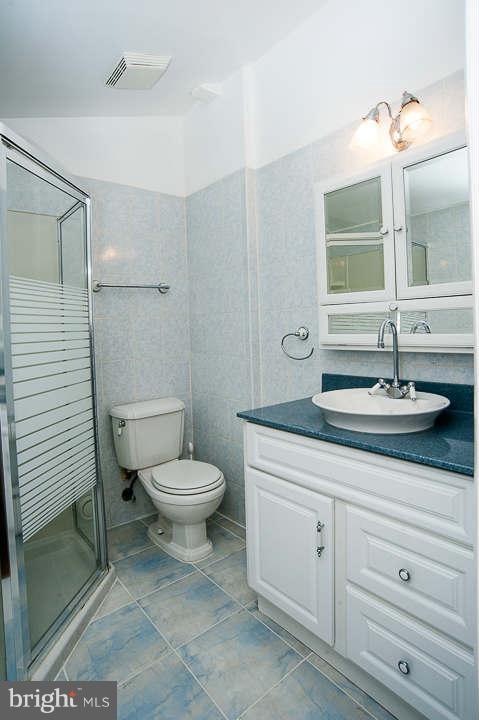 3156 Holmes Run Road Falls Church, VA 22042 - Photo 26 of 30 Bath