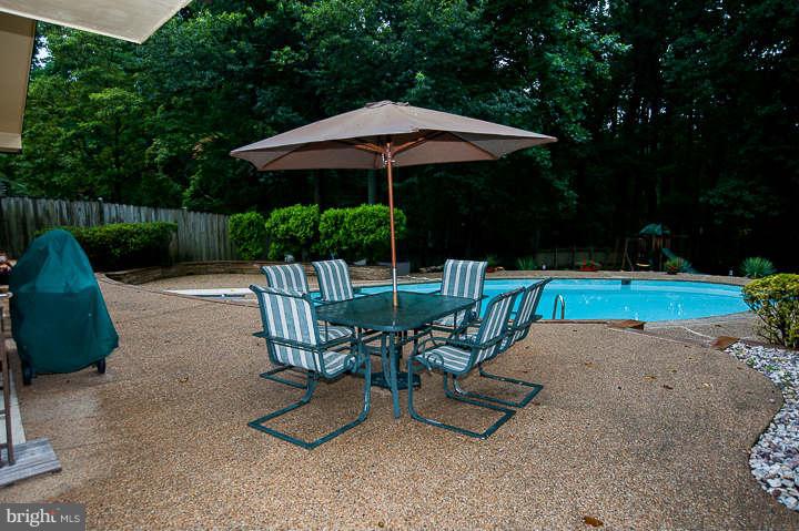 3156 Holmes Run Road Falls Church, VA 22042 - Photo 27 of 30 Exterior (Rear)