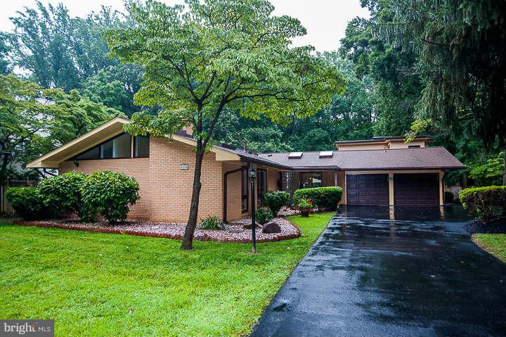 3156 Holmes Run Road Falls Church, VA 22042 - Photo 30 of 30 Exterior (Front)