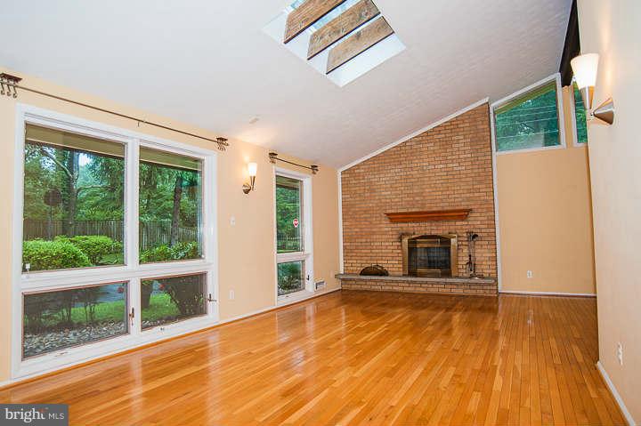 3156 Holmes Run Road Falls Church, VA 22042 - Photo 3 of 30 Living Room