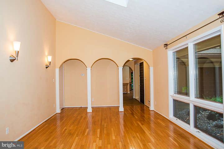 3156 Holmes Run Road Falls Church, VA 22042 - Photo 4 of 30 Living Room