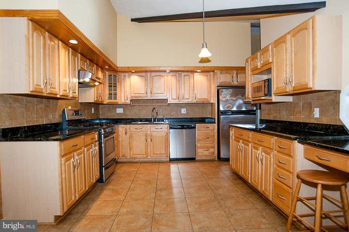3156 Holmes Run Road Falls Church, VA 22042 - Photo 8 of 30 Kitchen