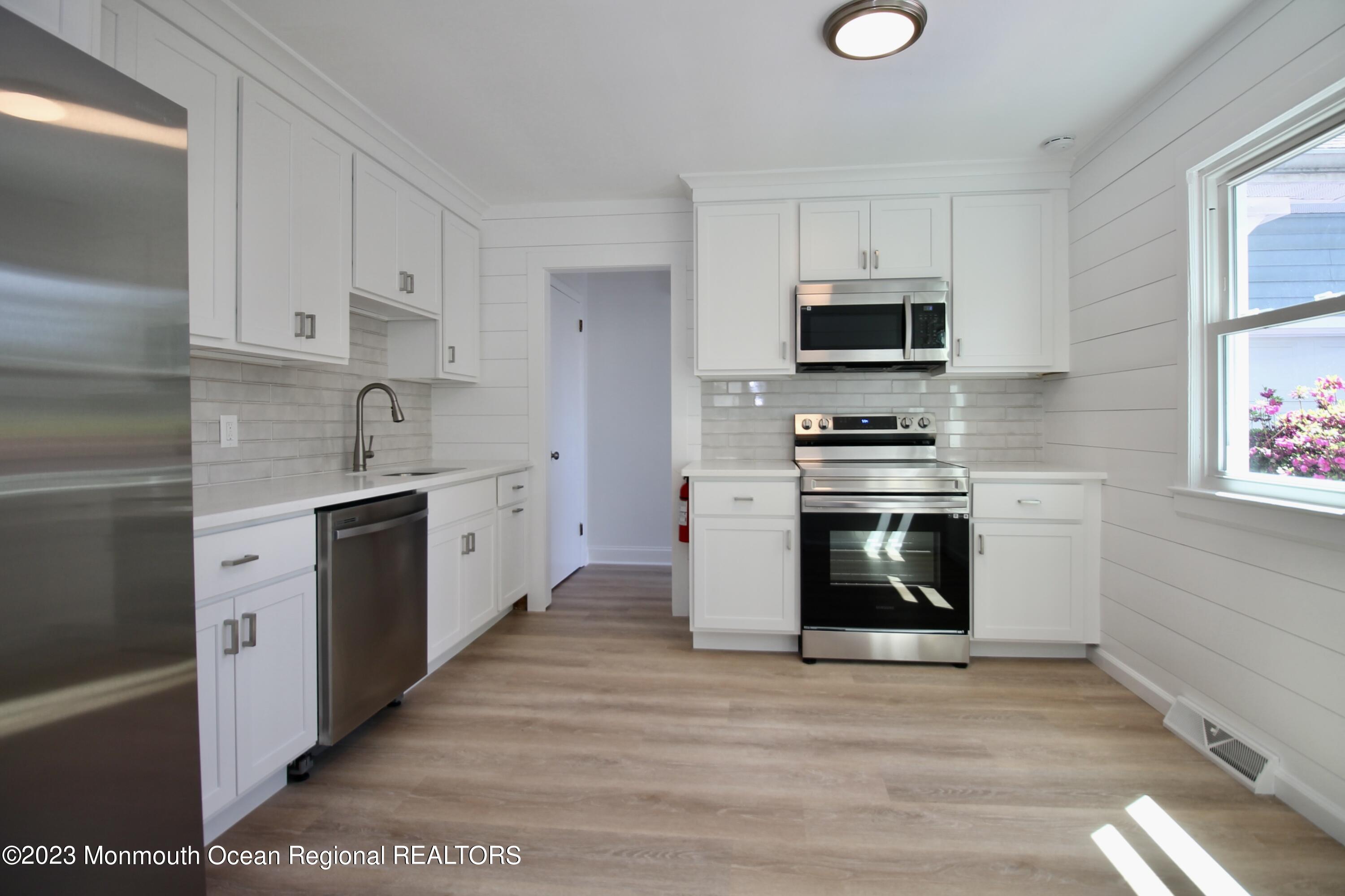 4 Holmes Terrace Freehold, NJ 07728 - Photo 11 of 38 30638302-1949-44F8-8B98-E8A8E0EC49B1_1_2