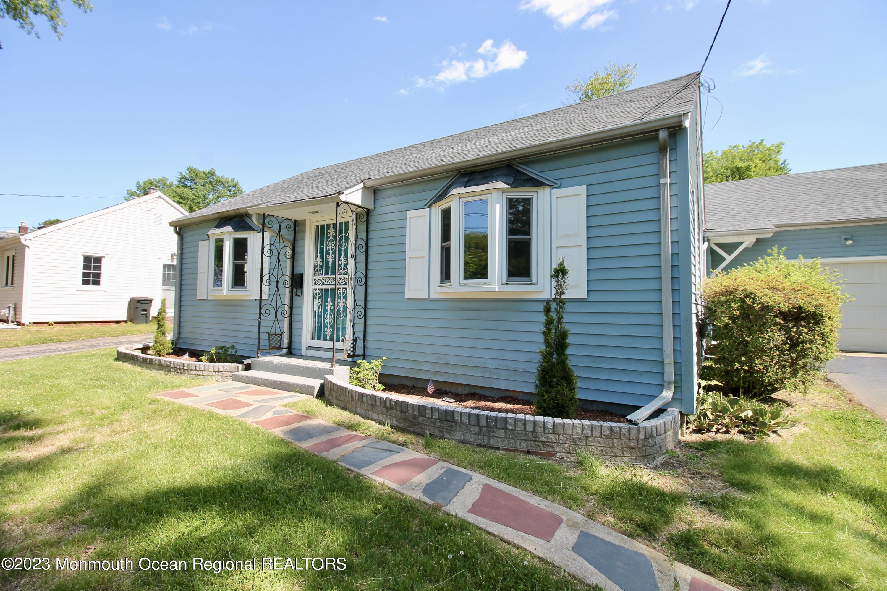 4 Holmes Terrace Freehold, NJ 07728 - Photo 6 of 38 B0942984-B1E1-4680-886B-CF5FDA8589CC_1_2