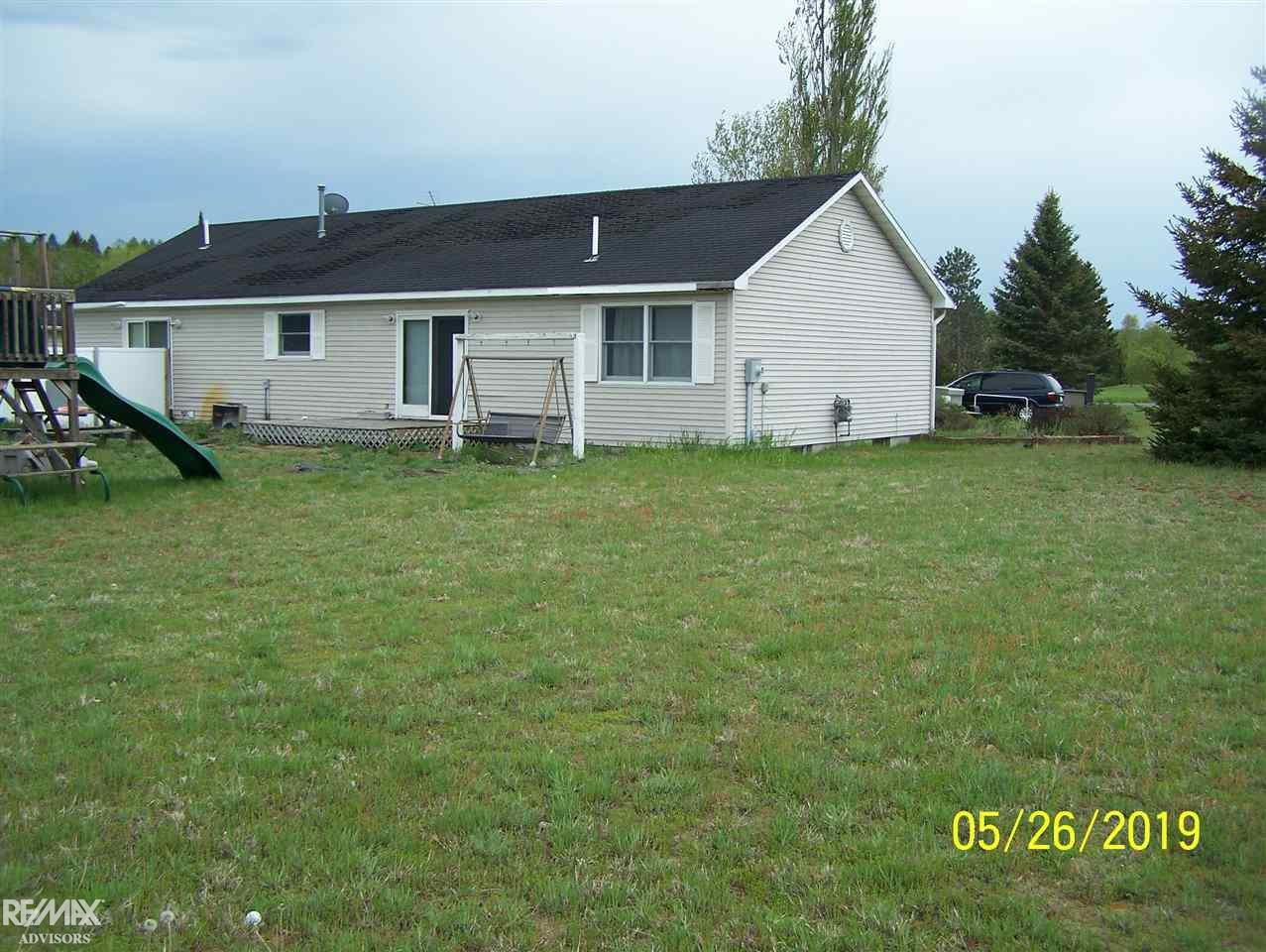 1960 Hetrick Road Boyne Falls, MI 49713 - Photo 3 of 29 31381568-2.JPG