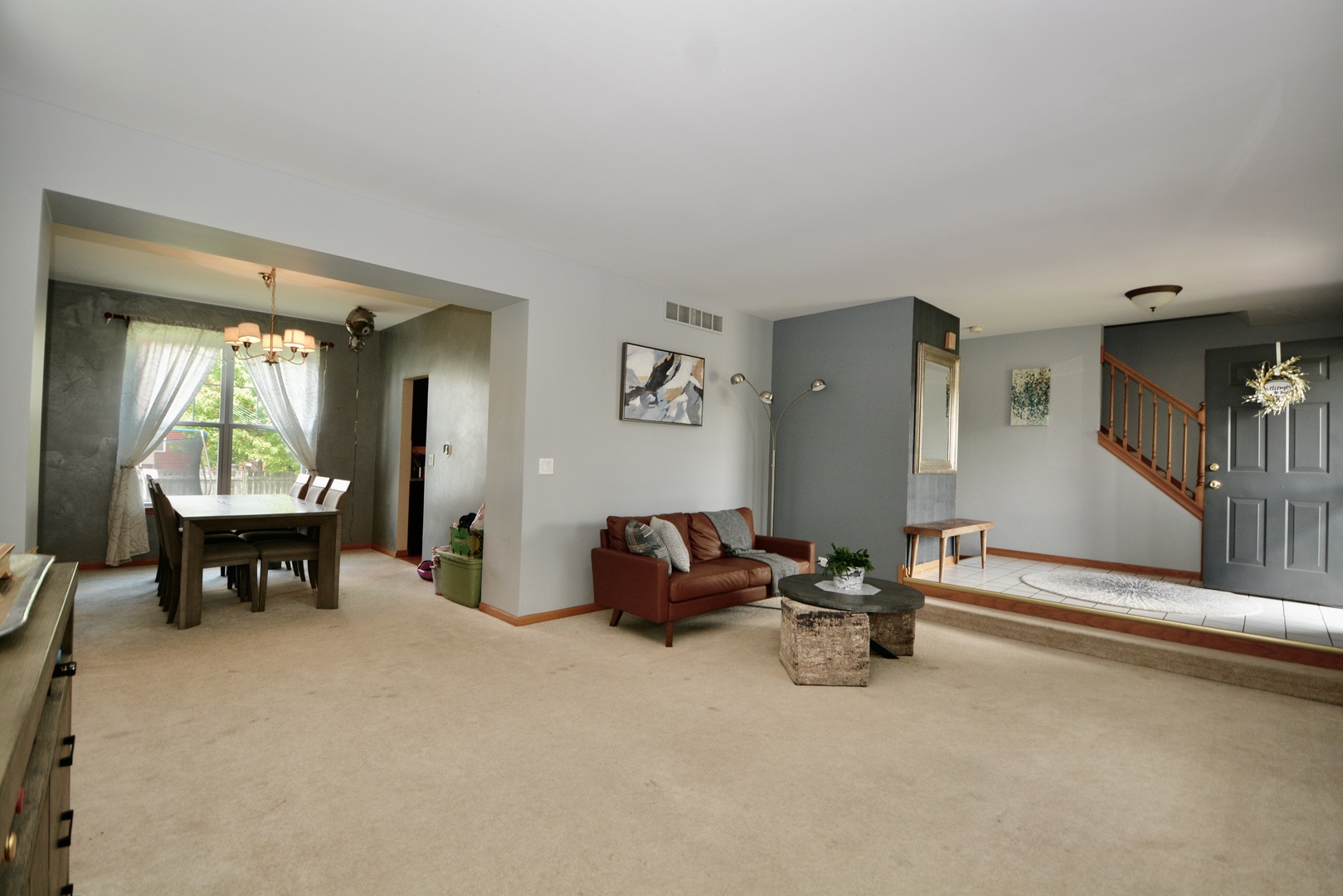 1699 Kautz Road Aurora, IL 60504 - Photo 2 of 19 a living room with furniture