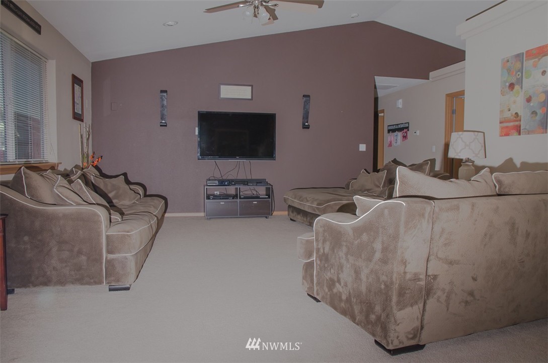 18614 Guava Street Southwest Rochester, WA 98579 - Photo 6 of 16