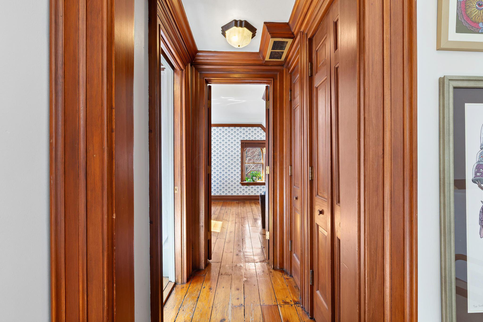 682 Mohawk Street Columbus, OH 43206 - Photo 27 of 49 Hallway