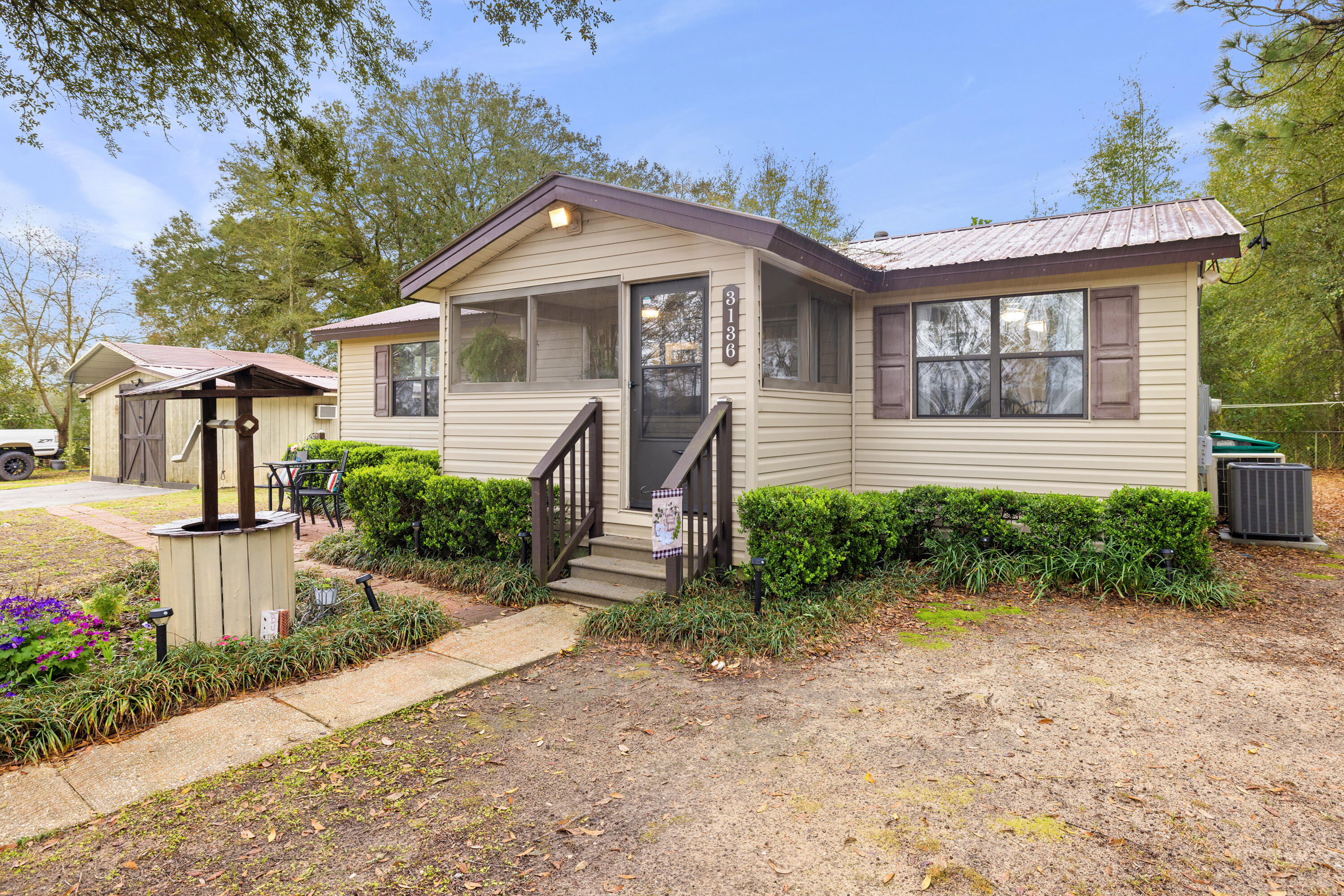 3136 Aplin Road Crestview, FL 32539 - Photo 3 of 60 03