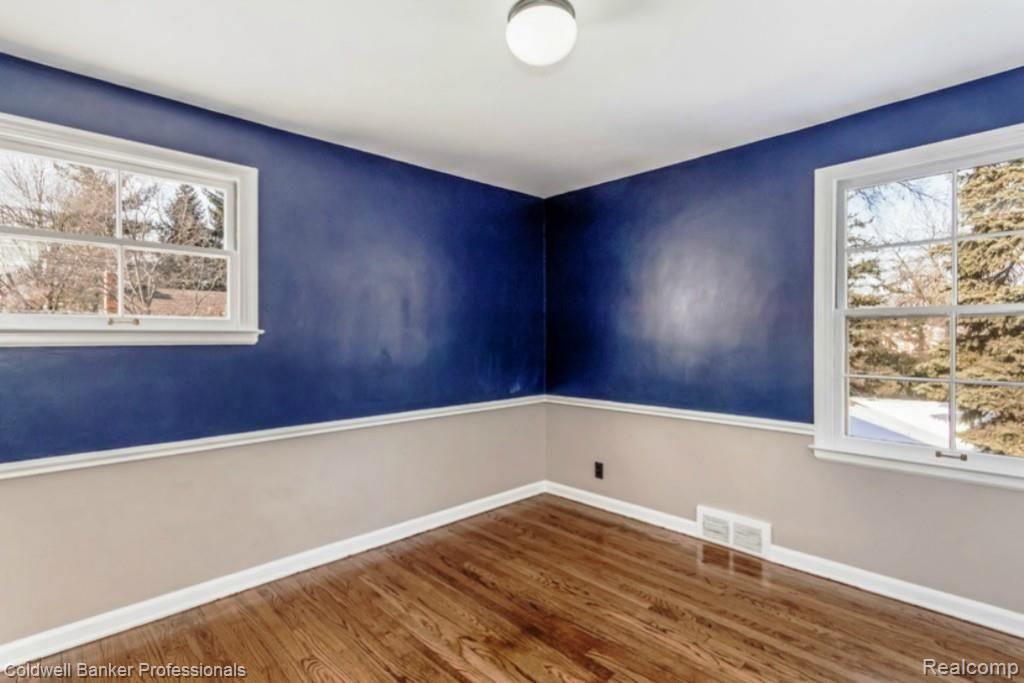 240 Vendome Road Grosse Pointe, MI 48236 - Photo 26 of 33 030-Bedroom-1461109-mls.jpg