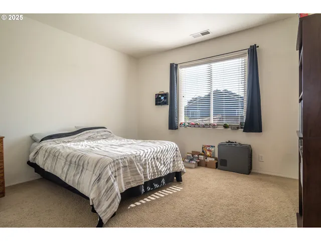 $324,990 | 115 Southeast Silverado Court, Roseburg, OR 97471