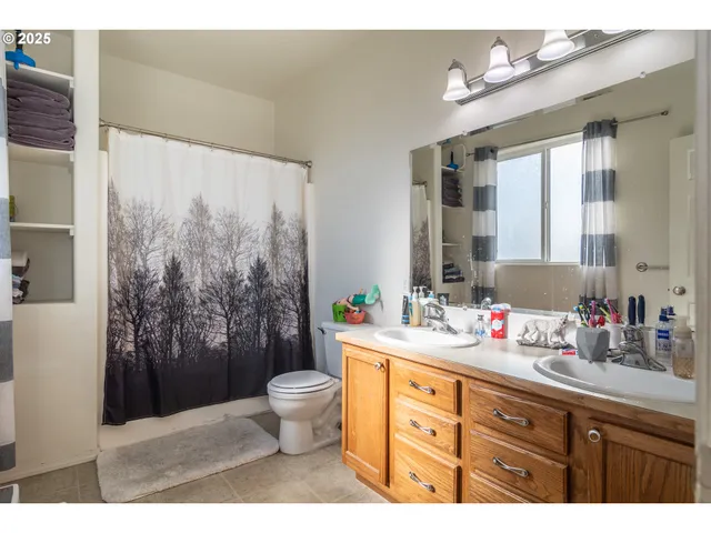 $324,990 | 115 Southeast Silverado Court, Roseburg, OR 97471