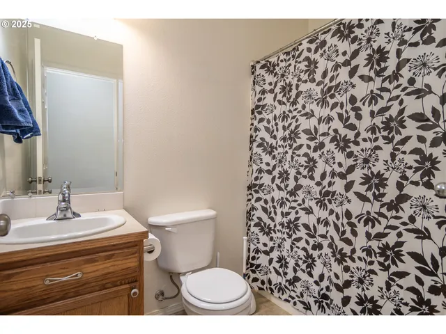 $324,990 | 115 Southeast Silverado Court, Roseburg, OR 97471