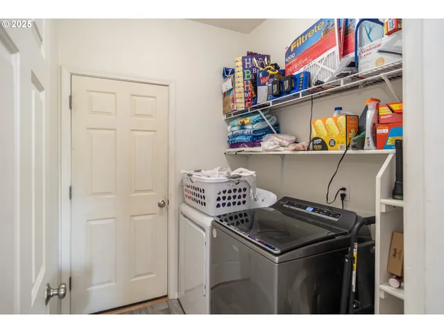 $324,990 | 115 Southeast Silverado Court, Roseburg, OR 97471