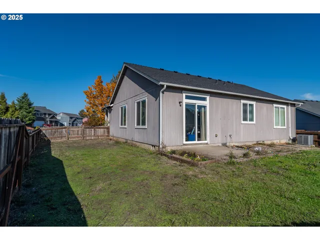 $324,990 | 115 Southeast Silverado Court, Roseburg, OR 97471