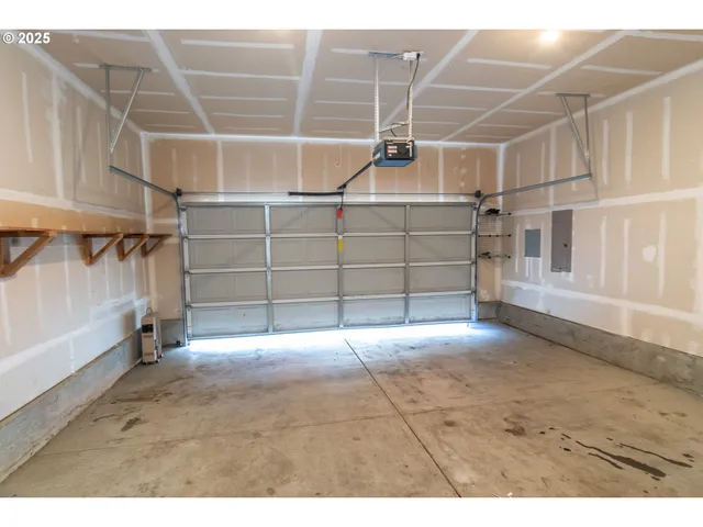 $324,990 | 115 Southeast Silverado Court, Roseburg, OR 97471