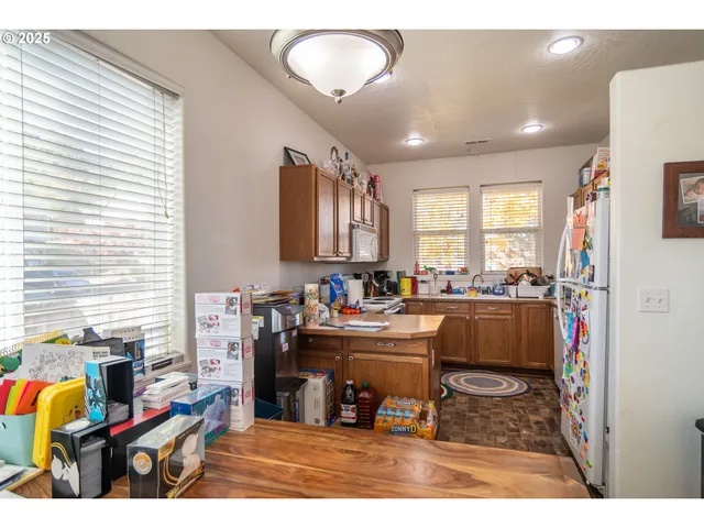 $324,990 | 115 Southeast Silverado Court, Roseburg, OR 97471