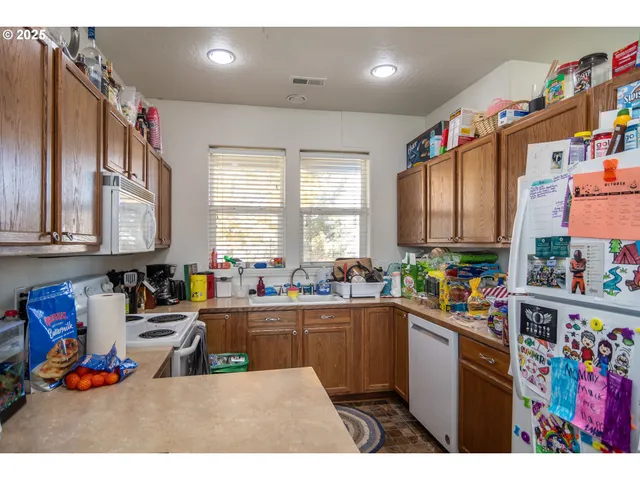 $324,990 | 115 Southeast Silverado Court, Roseburg, OR 97471