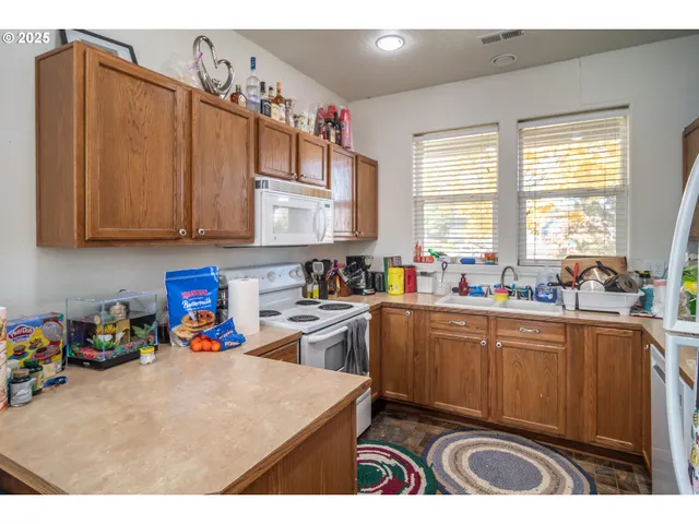 $324,990 | 115 Southeast Silverado Court, Roseburg, OR 97471