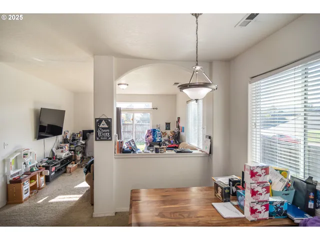 $324,990 | 115 Southeast Silverado Court, Roseburg, OR 97471