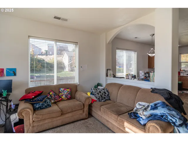 $324,990 | 115 Southeast Silverado Court, Roseburg, OR 97471