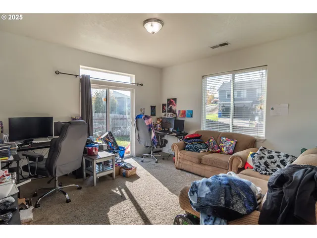 $324,990 | 115 Southeast Silverado Court, Roseburg, OR 97471