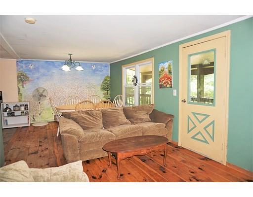 54 Breakneck Road Sturbridge, MA 01566 - Photo 3 of 35 a living room with furniture