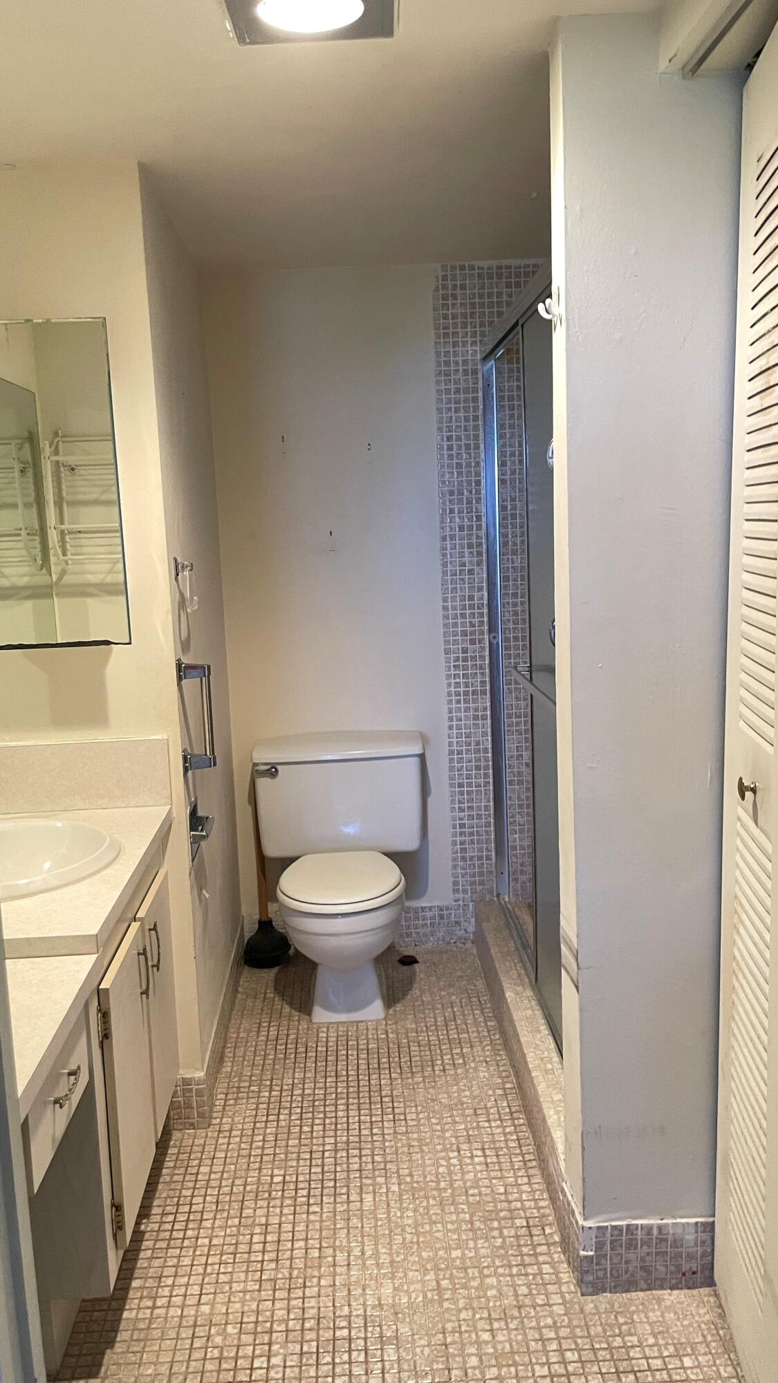 4022 Hythe B Boca Raton, FL 33434 - Photo 7 of 47 Primary Bath