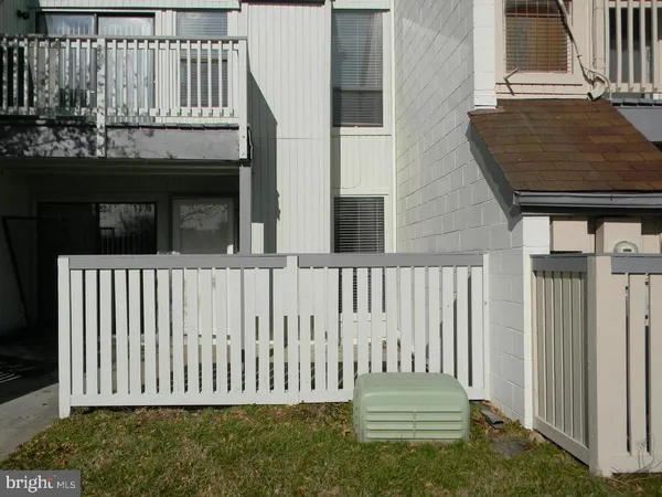 $2,400 | 8071 Pantano Place, Unit 11, Alexandria, VA 22309