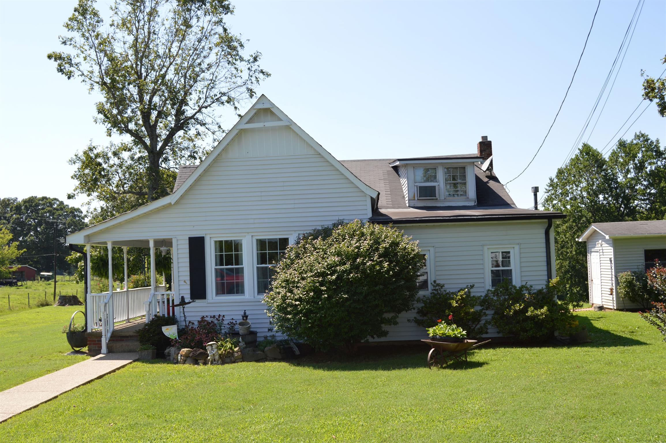 1434 Old Stewart Road Tennessee Ridge, TN 37178 - Photo 3 of 21 a front view of house with yard and green space