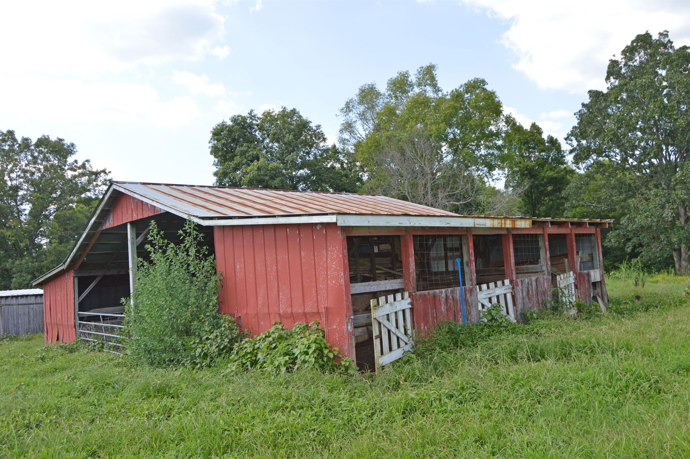 1434 Old Stewart Road Tennessee Ridge, TN 37178 - Photo 9 of 21 a backyard of a house with lots of green space