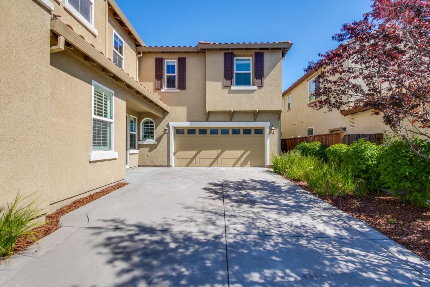 801 Pipers Brook Court San Ramon, CA 94582 - Photo 3 of 78 a front view of a house with a yard