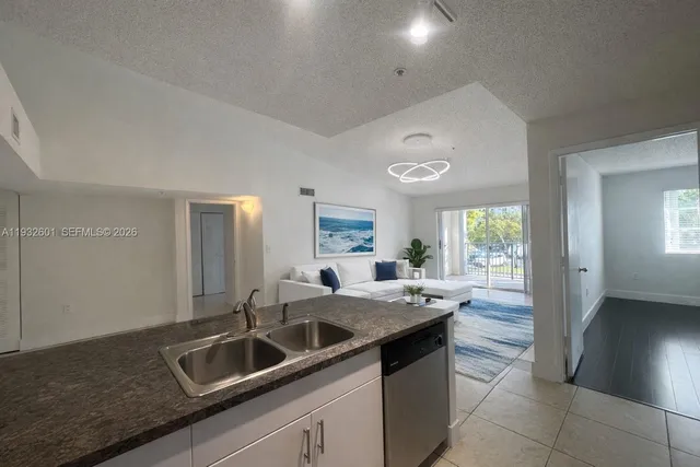 $2,600 | 4370 Northwest 107th Avenue, Unit 205, Doral, FL 33178