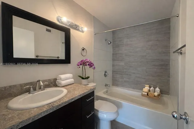 $2,600 | 4370 Northwest 107th Avenue, Unit 205, Doral, FL 33178